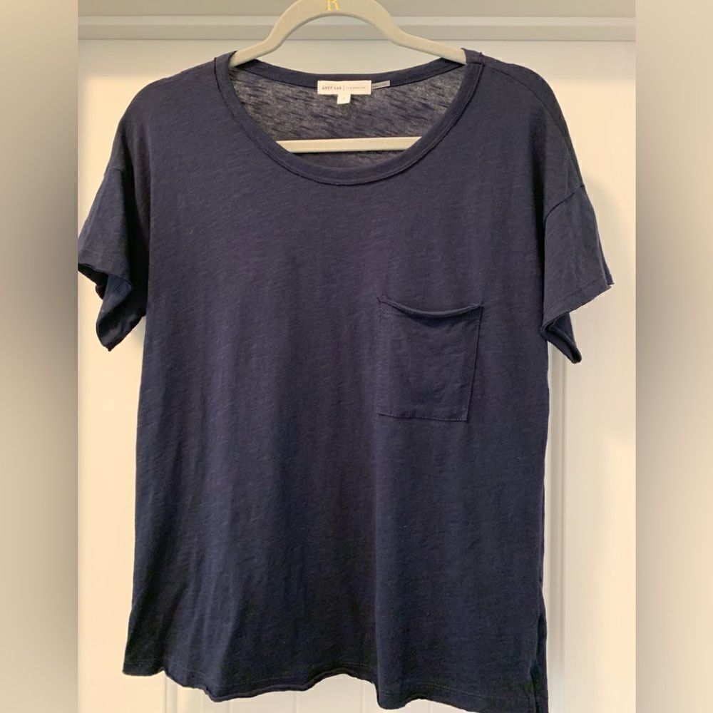 Grey Lab Nordstrom Women’s Tee Shirt Size Small Navy Blue Distressed Bottom NWOT